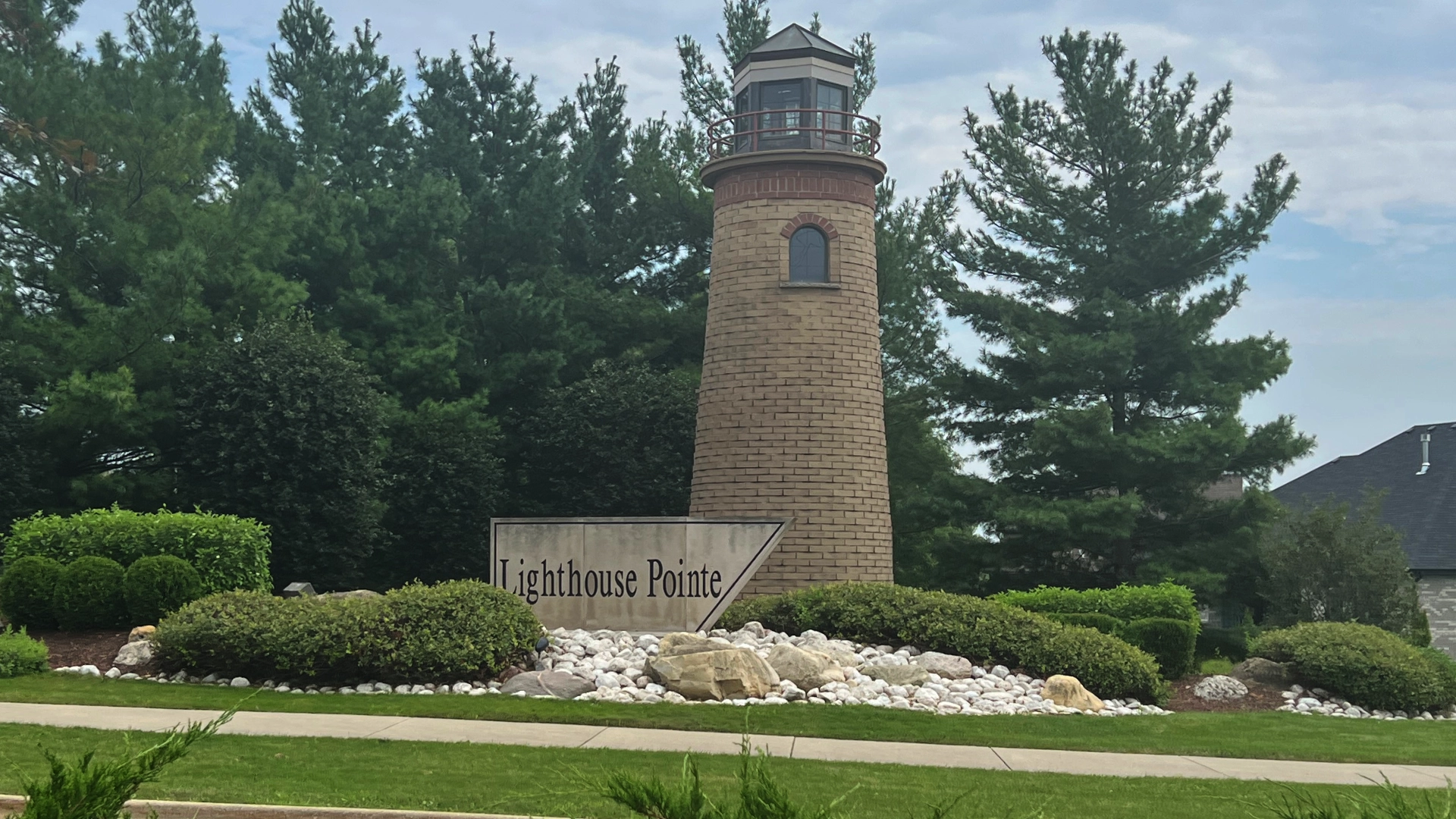 Photo of Lighthouse Pointe subdivision entrance of St Francis Rd in Frankfort Illinois